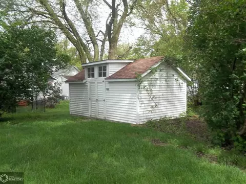 216 Myrtle St, Creston, IA 50801 photo 3