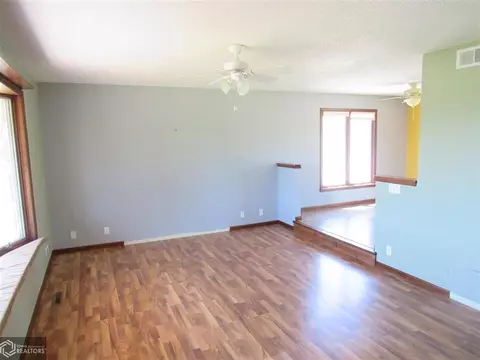 1005 270th St, Batavia, IA 52533 photo 2