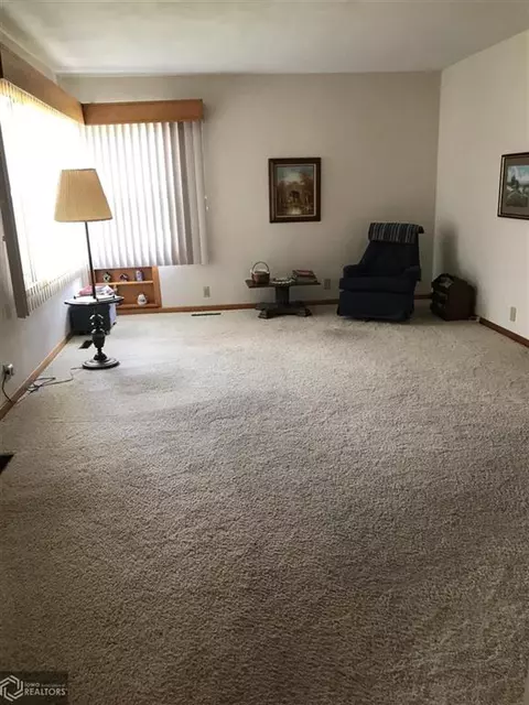 414 West St, Latimer, IA 50452 photo 4