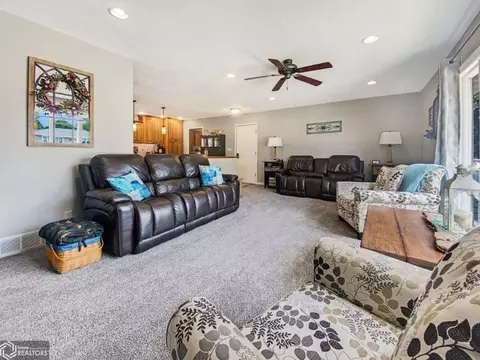 937 Glendale Park Dr, Hampton, IA 50441 photo 5