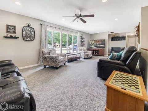 937 Glendale Park Dr, Hampton, IA 50441 photo 7