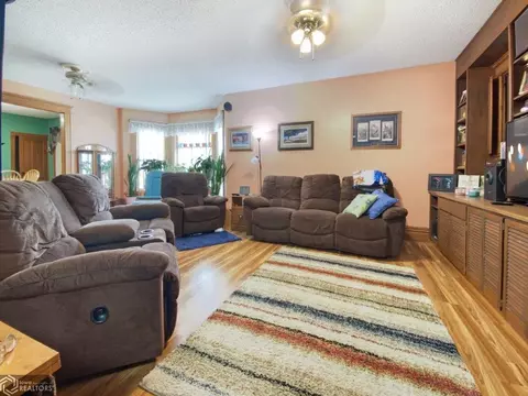320 2nd St SE, Hampton, IA 50441 photo 3