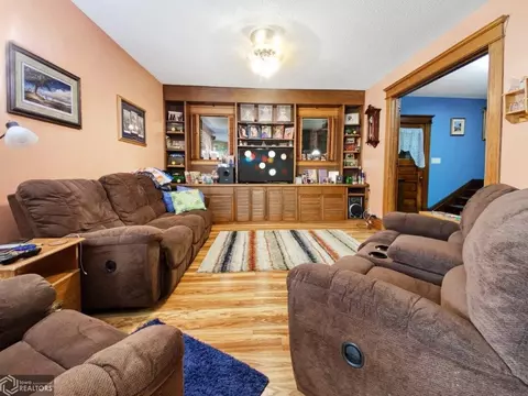 320 2nd St SE, Hampton, IA 50441 photo 2