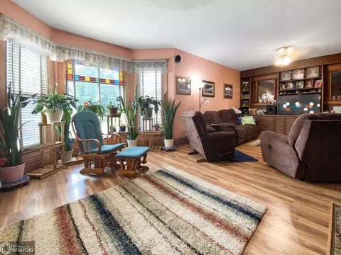 320 2nd St SE, Hampton, IA 50441 photo 5