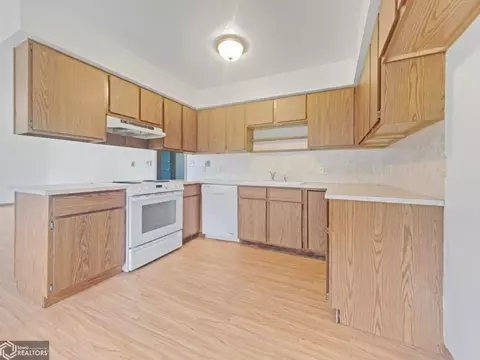 819 Central Ave W, Hampton, IA 50441 photo 3