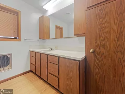 819 Central Ave W, Hampton, IA 50441 photo 11