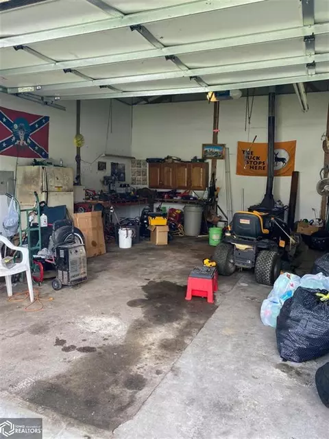602 W Walnut St, Eldon, IA 52554 photo 9