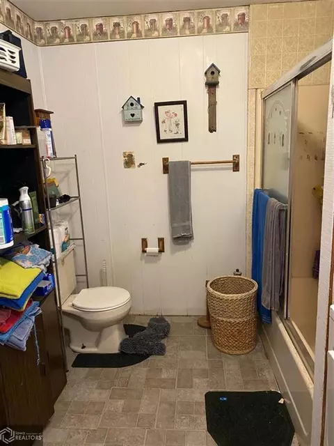602 W Walnut St, Eldon, IA 52554 photo 4