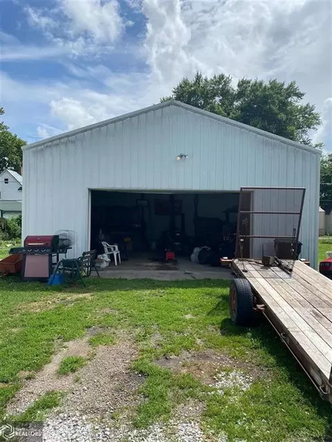 602 W Walnut St, Eldon, IA 52554 photo 10