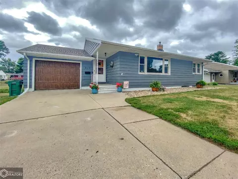 815 3rd Ave SE, Hampton, IA 50441 photo 1