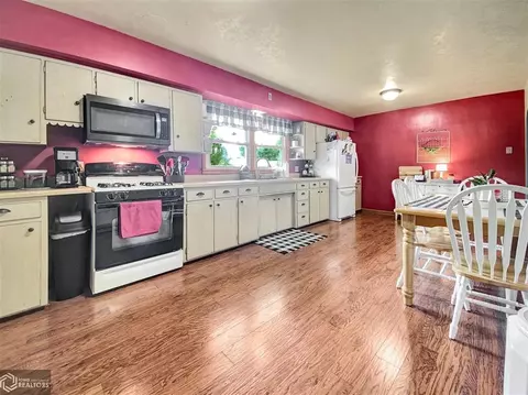815 3rd Ave SE, Hampton, IA 50441 photo 2