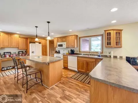 820 4th Ave SE, Hampton, IA 50441 photo 2