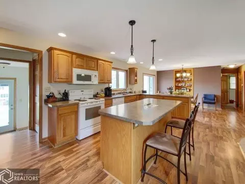 820 4th Ave SE, Hampton, IA 50441 photo 3