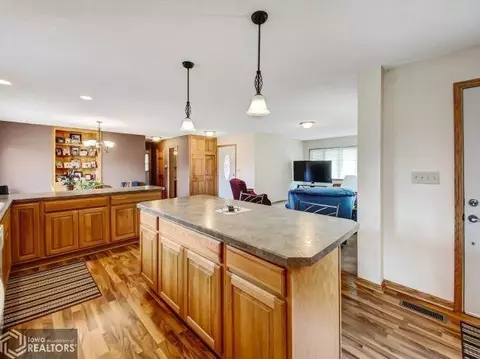 820 4th Ave SE, Hampton, IA 50441 photo 5