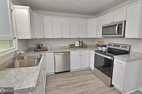 809 9th Ave, Eldora, IA 50627 photo 5