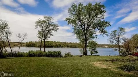 2184 Docks Dr, Garwin, IA 50632 photo 9