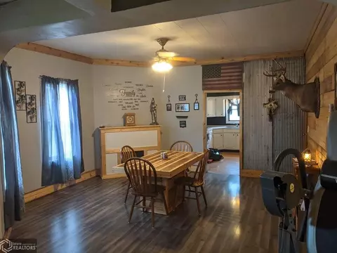 209 E Pleasant, Cincinnati, IA 52549 photo 3