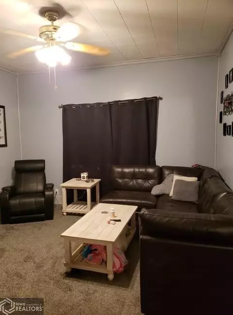 209 E Pleasant, Cincinnati, IA 52549 photo 2