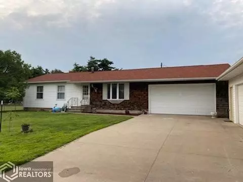 1055 1st St, Gladstone, IL 61437 photo 1