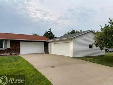 1055 1st St, Gladstone, IL 61437 photo 2