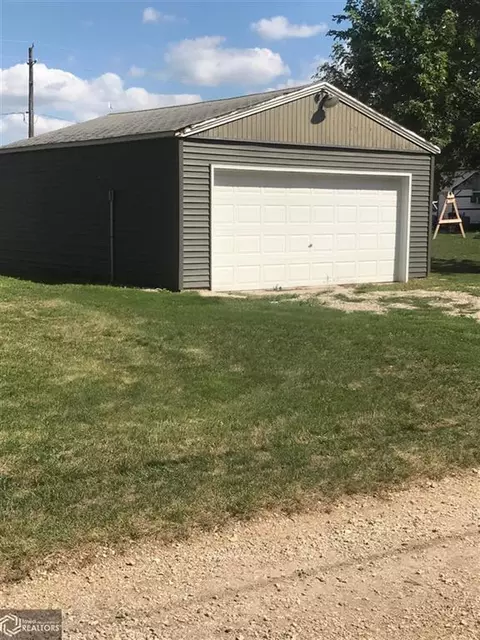 504 2nd Ave NW, Hampton, IA 50441 photo 3