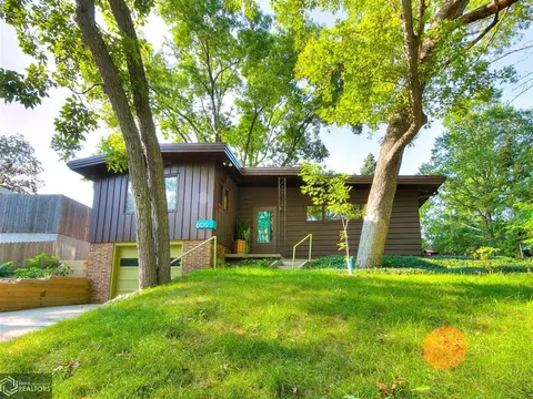 609 Carr Dr, Ames, IA 50010 photo 2