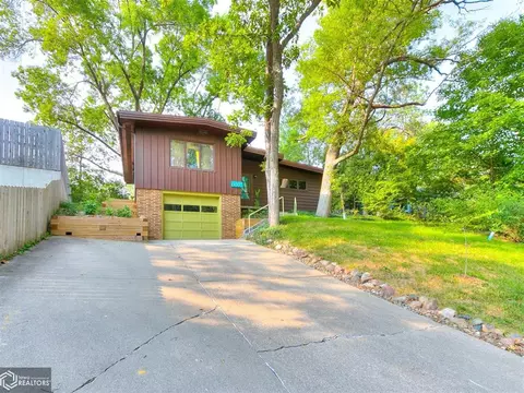 609 Carr Dr, Ames, IA 50010 photo 1