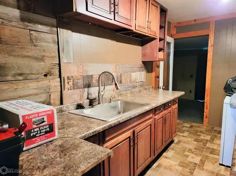 409 W Walnut St, Eldon, IA 52554 photo 16