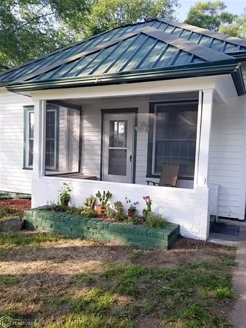 409 W Walnut St, Eldon, IA 52554 photo 1