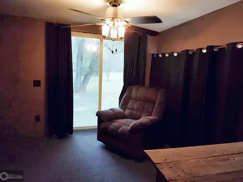 409 W Walnut St, Eldon, IA 52554 photo 6