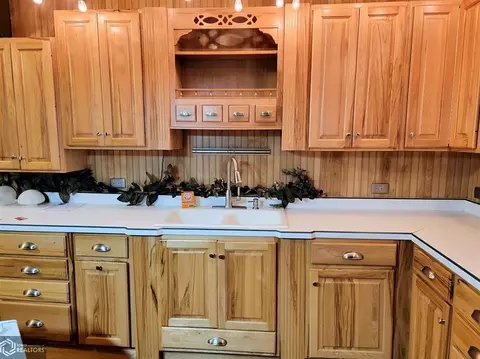 409 W Walnut St, Eldon, IA 52554 photo 9