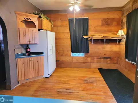 409 W Walnut St, Eldon, IA 52554 photo 11