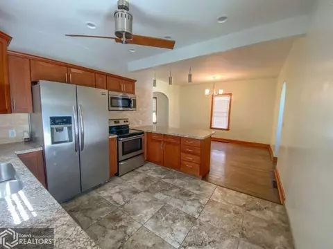 214 2nd St SE, Hampton, IA 50441 photo 4