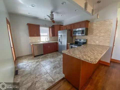 214 2nd St SE, Hampton, IA 50441 photo 2