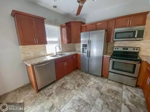 214 2nd St SE, Hampton, IA 50441 photo 3