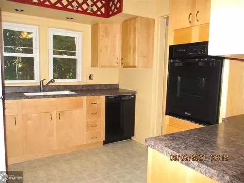 603 W Maple St, Centerville, IA 52544 photo 2