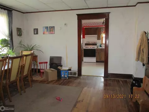 524 E Walsh St, Centerville, IA 52544 photo 3