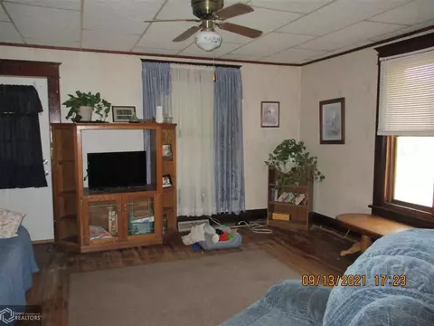 524 E Walsh St, Centerville, IA 52544 photo 4