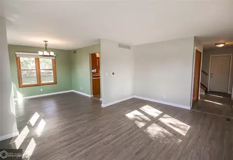 1319 Nebraska Ave, Ames, IA 50014 photo 2