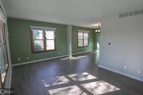 1319 Nebraska Ave, Ames, IA 50014 photo 3