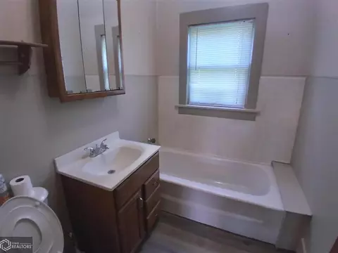 610 7th St, Eldon, IA 52554 photo 11
