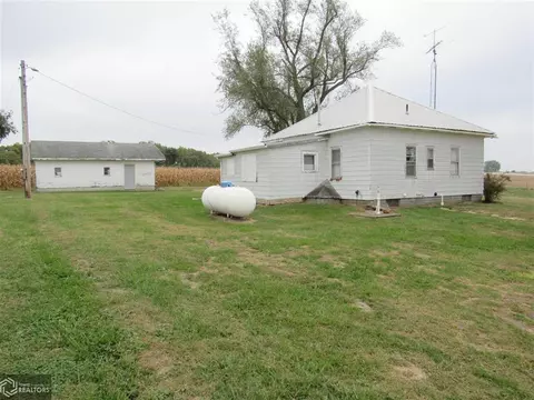 1807 30th St, Eldon, IA 52554 photo 2