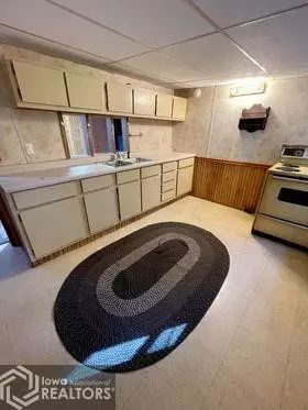 406 E Warren St, Mount Pleasant, IA 52641 photo 4
