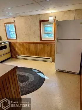 406 E Warren St, Mount Pleasant, IA 52641 photo 6