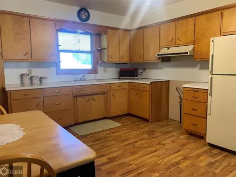 605 E 3rd St, Carroll, IA 51401 photo 6