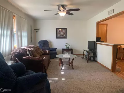 605 E 3rd St, Carroll, IA 51401 photo 3