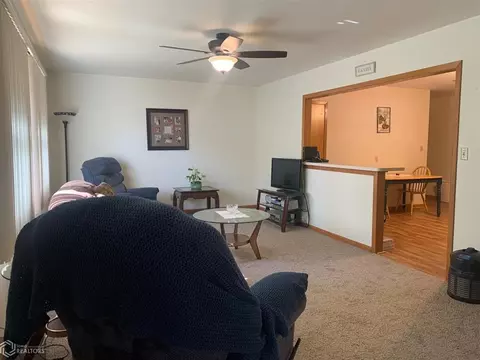 605 E 3rd St, Carroll, IA 51401 photo 2