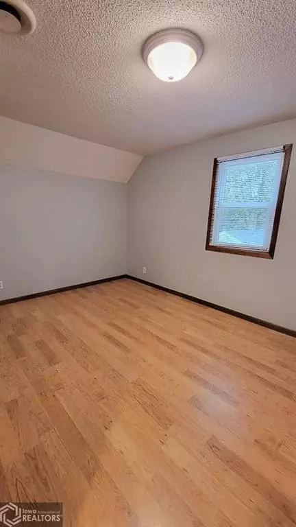 350 E 2nd St, Garner, IA 50438 photo 9
