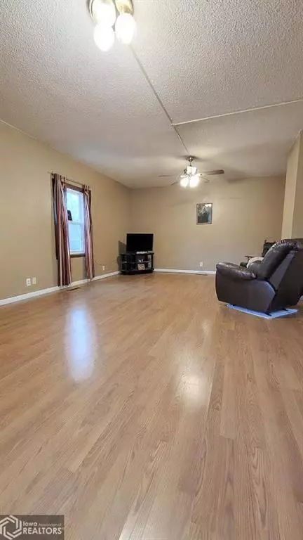 350 E 2nd St, Garner, IA 50438 photo 5