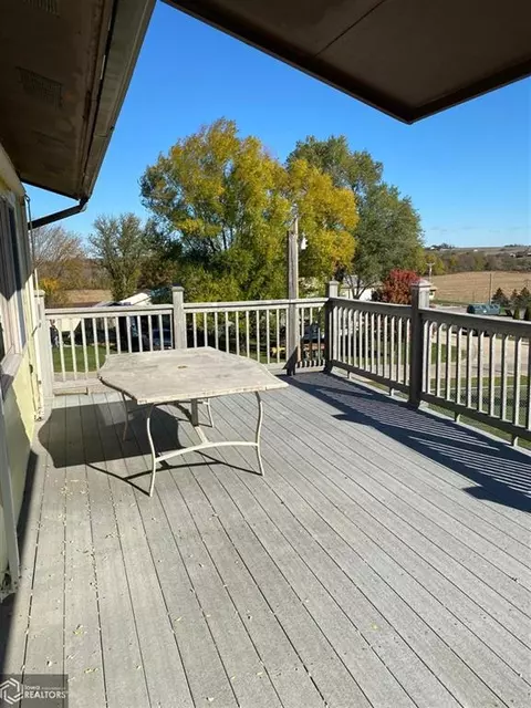 5168 Buena Vista Dr, Brooklyn, IA 52211